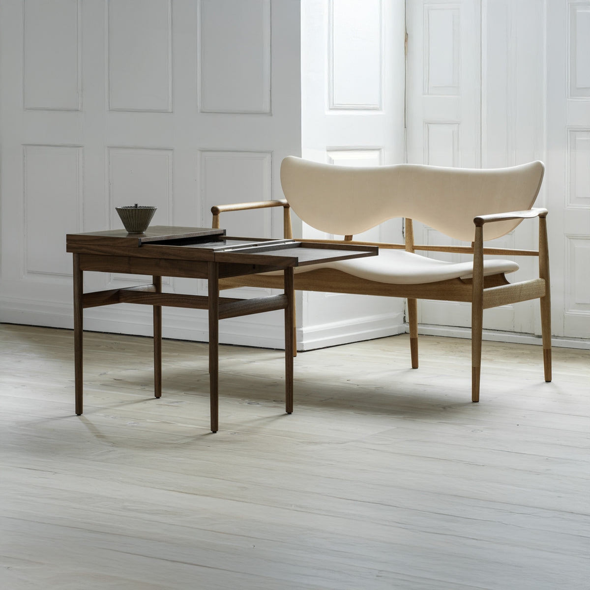 Finn Juhl The Art Collector's Table