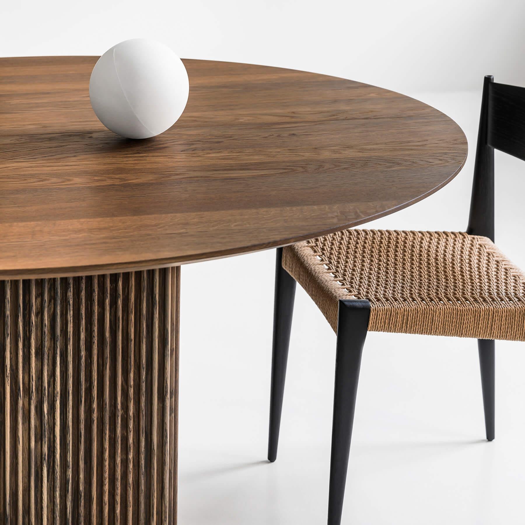 DK3 Ten Round Dining Table