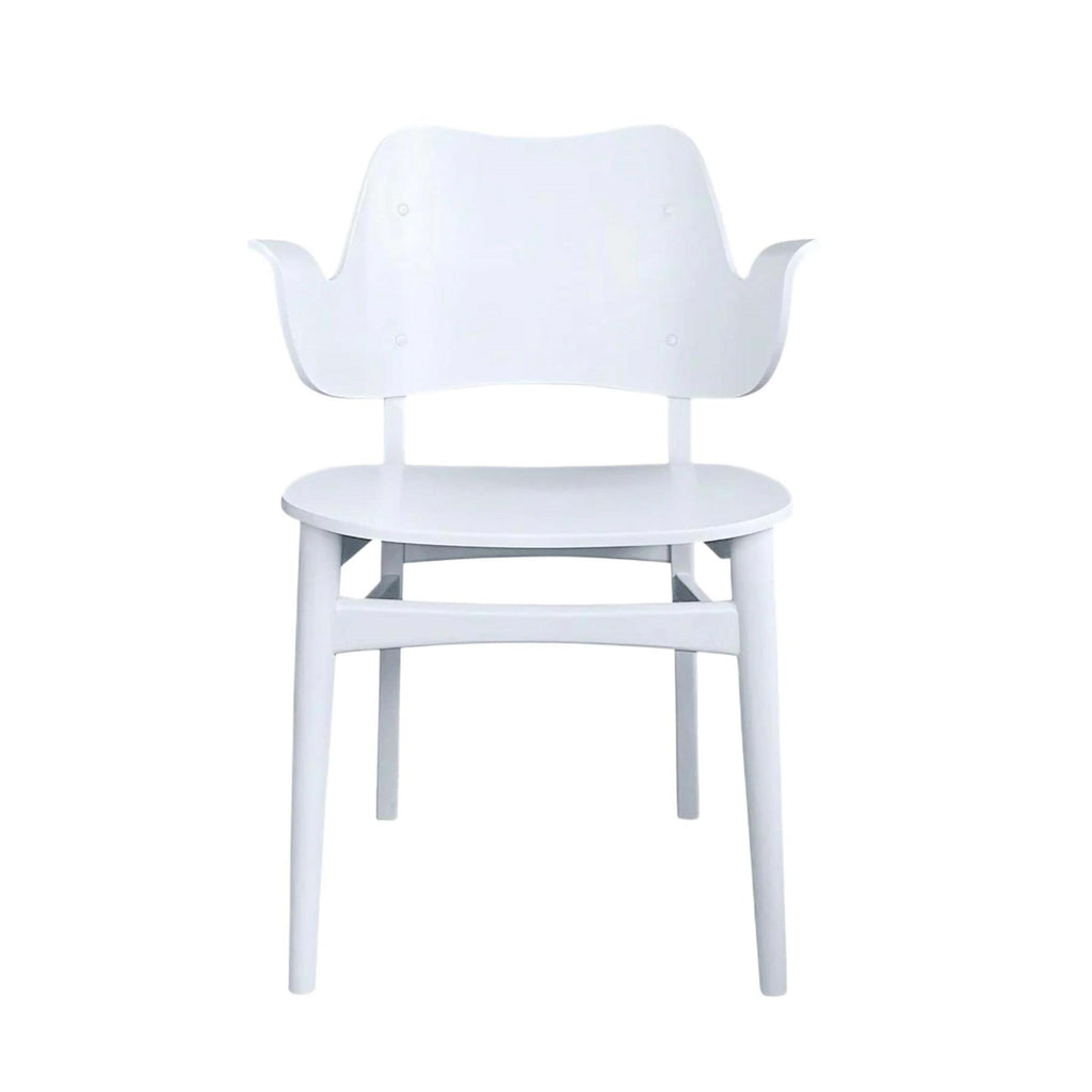 Warm Nordic Gesture Dining Chair