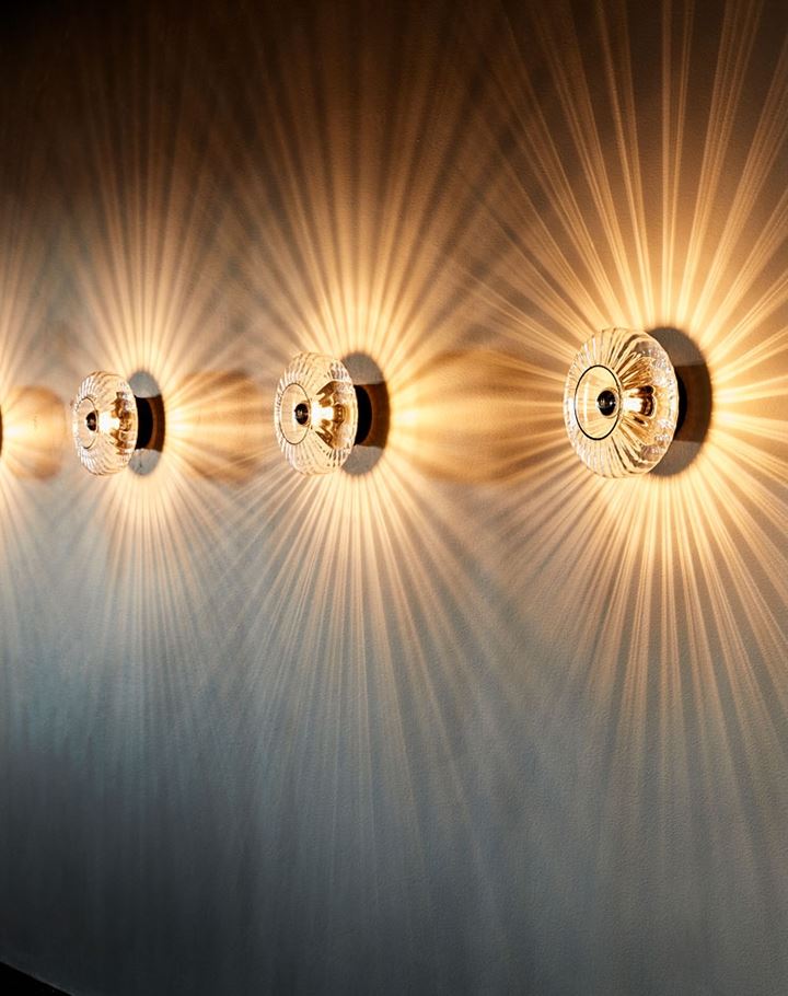 New wave optic wall light