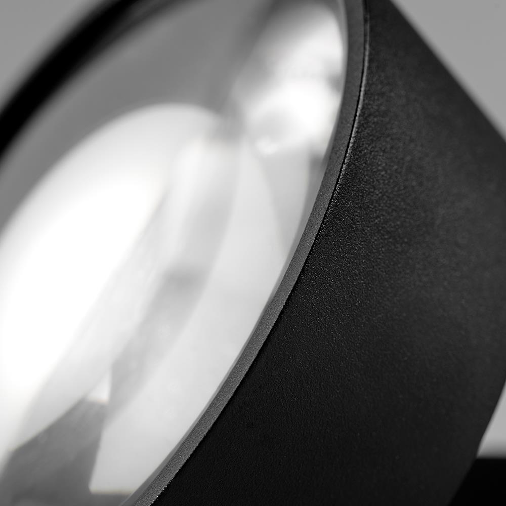 Vantage wall / ceiling light by Light-Point