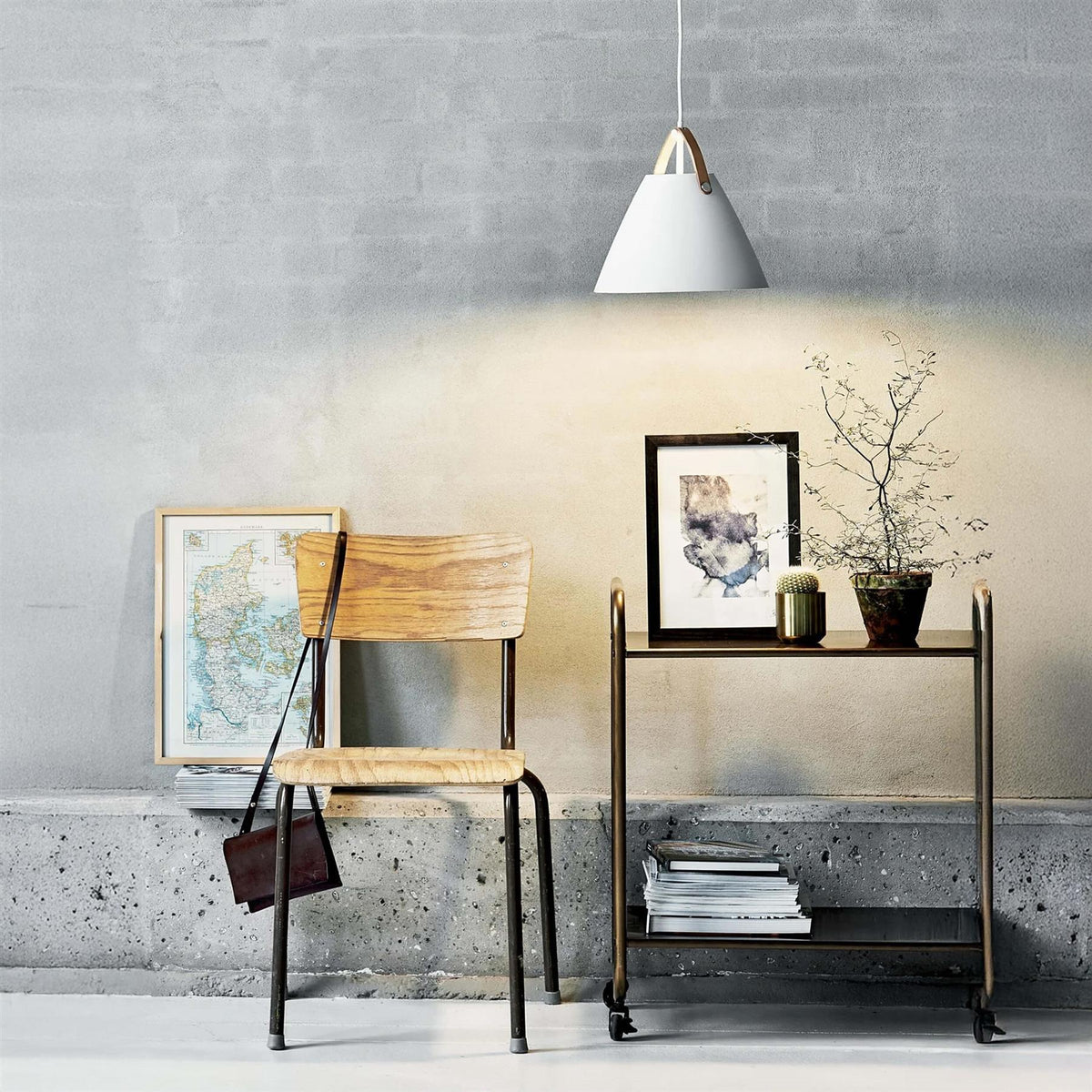 Outlet Strap 27 Pendant Light
