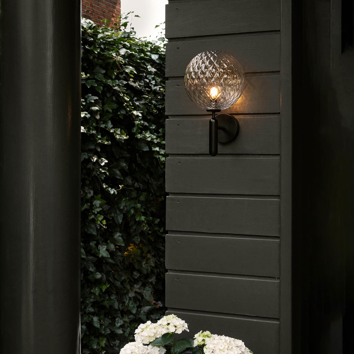 Nuura Miira Outdoor Wall Light