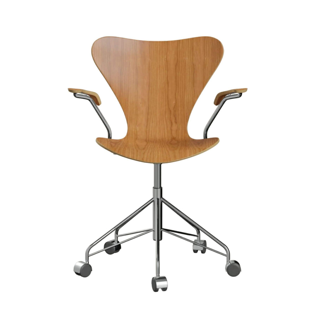 Fritz Hansen Series 7 Swivel Armchair