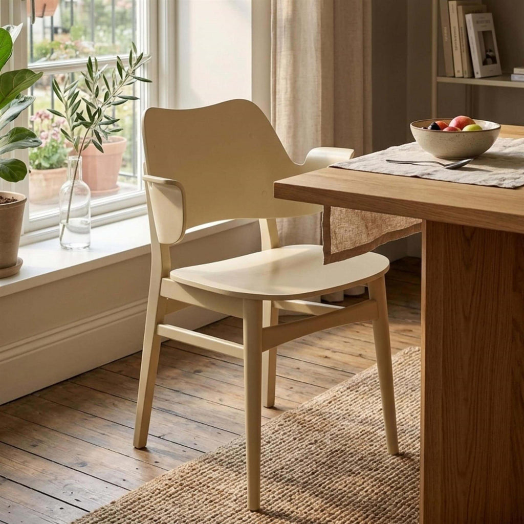 Warm Nordic Gesture Dining Chair