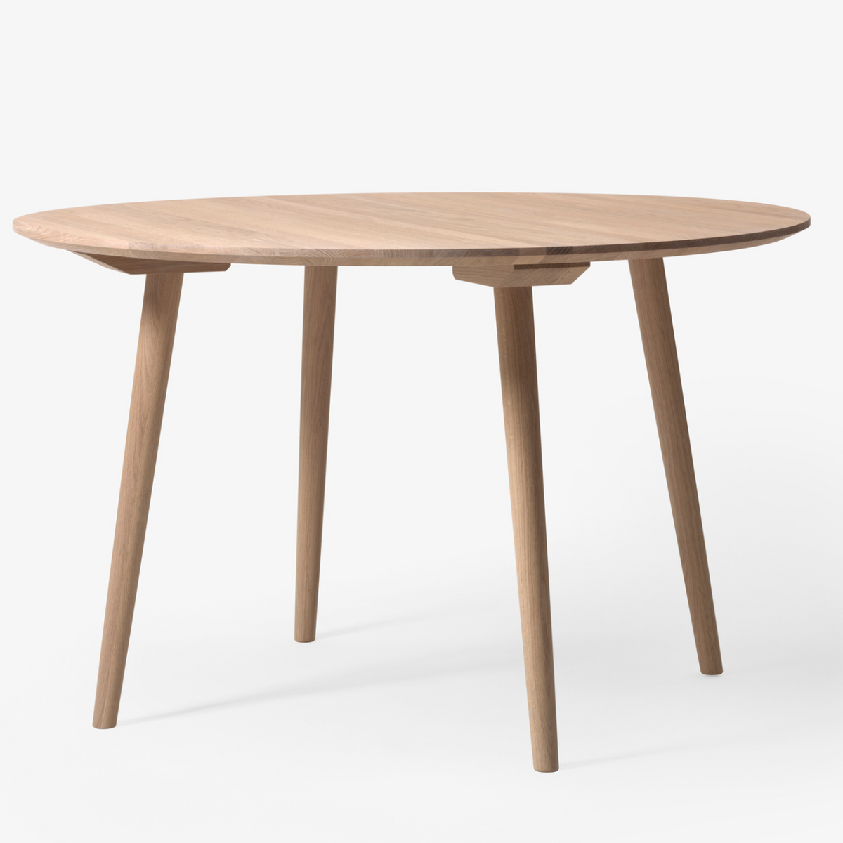 &Tradition SK4 In Between Dining Table - Circular