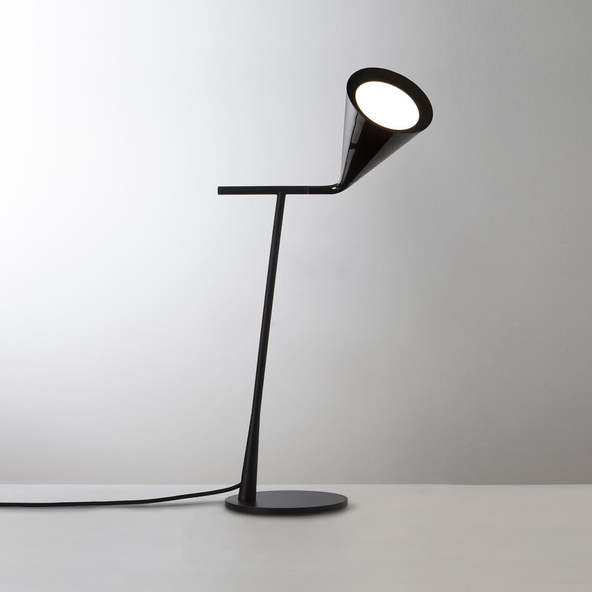 TOOY Gordon Table Lamp