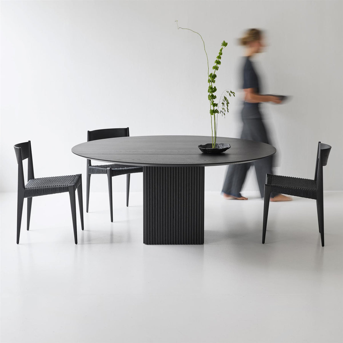 DK3 Ten Round Extendable Dining Table, 72cm Height