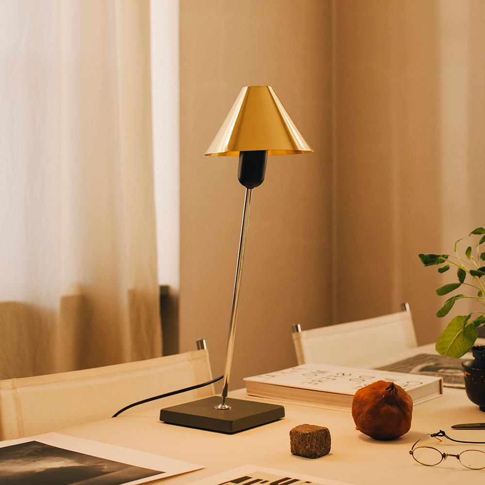 Santa & Cole Gira Table Lamp