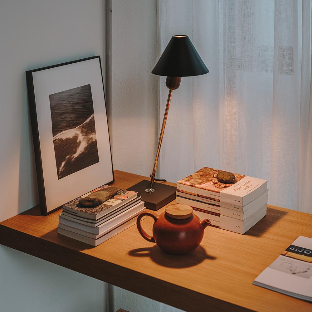 Santa & Cole Gira Table Lamp