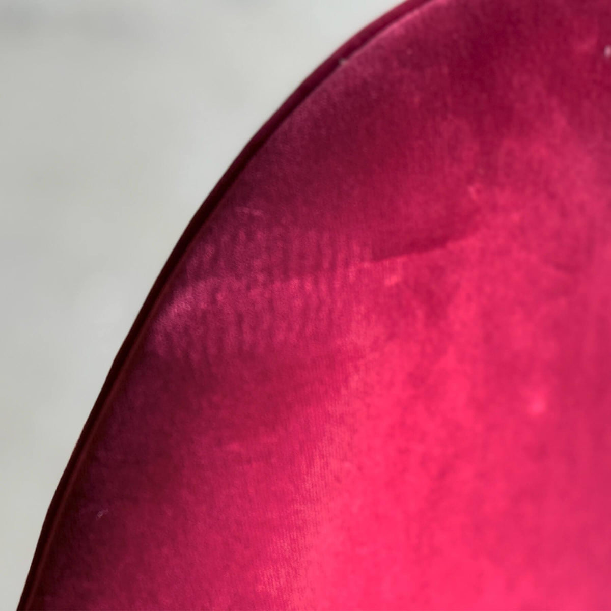 B-Stock Gubi Bat Chair - Red Velvet Dandy 202