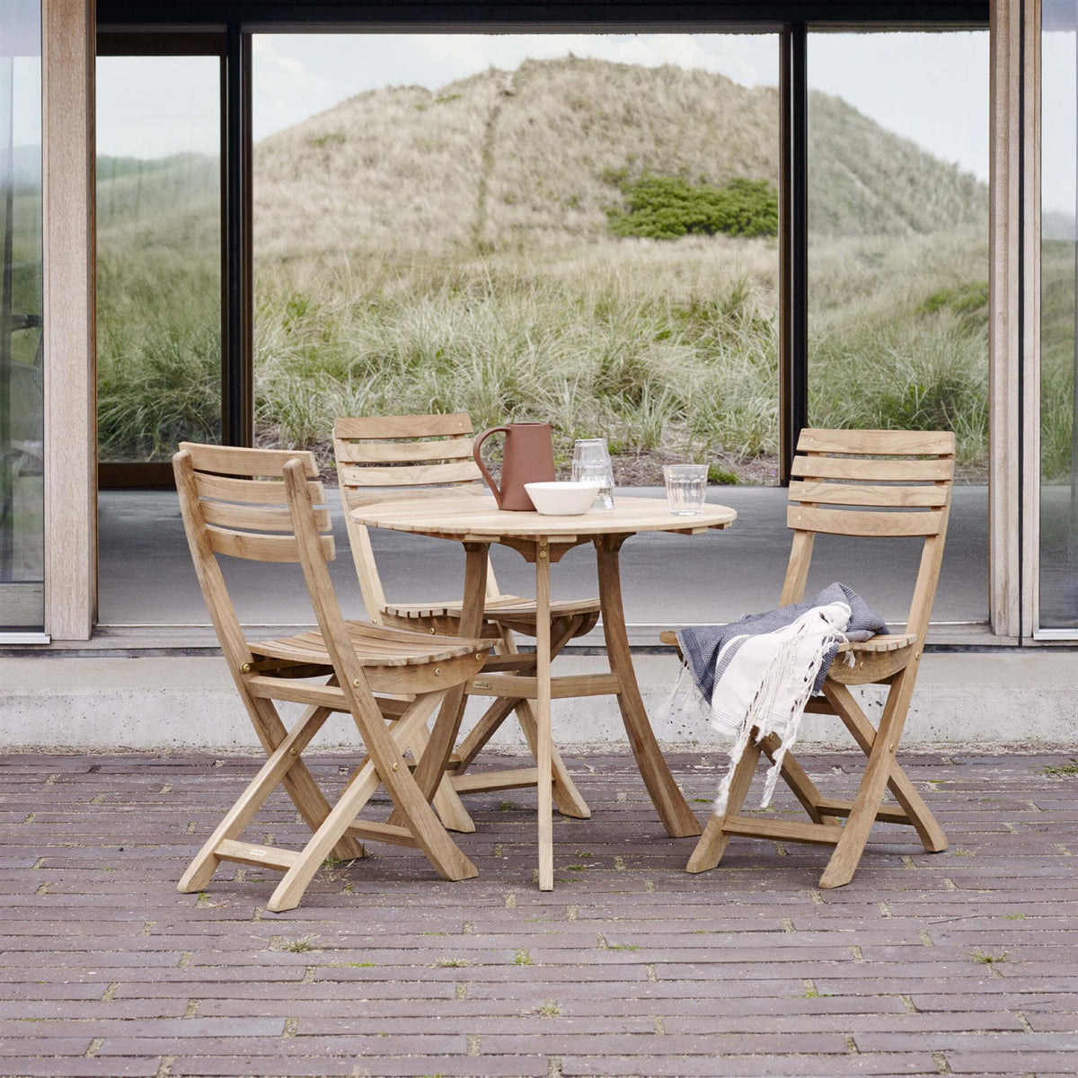 Fritz Hansen Vendia Round Garden Table