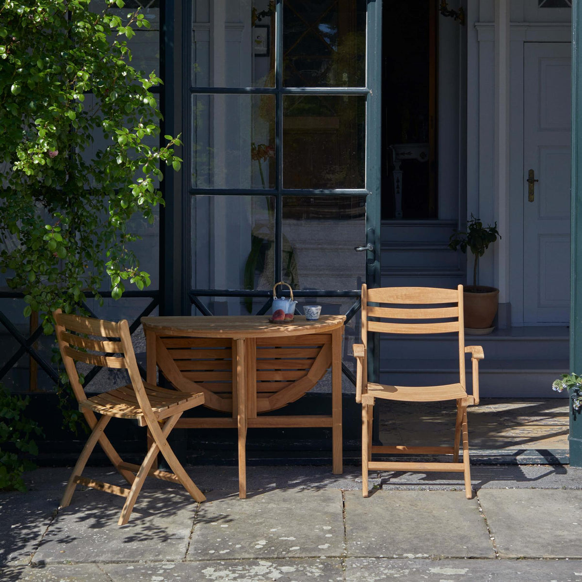 Fritz Hansen Selandia Round Folding Garden Dining Table