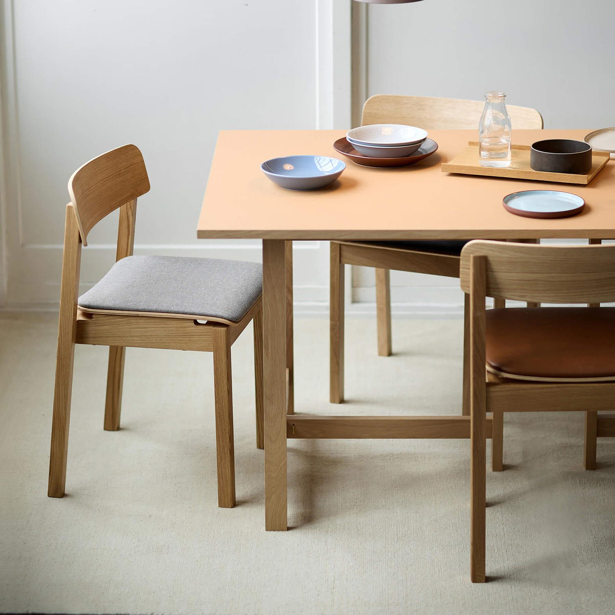 MOEBE Everyday with Upholstered Seat Dining Chair