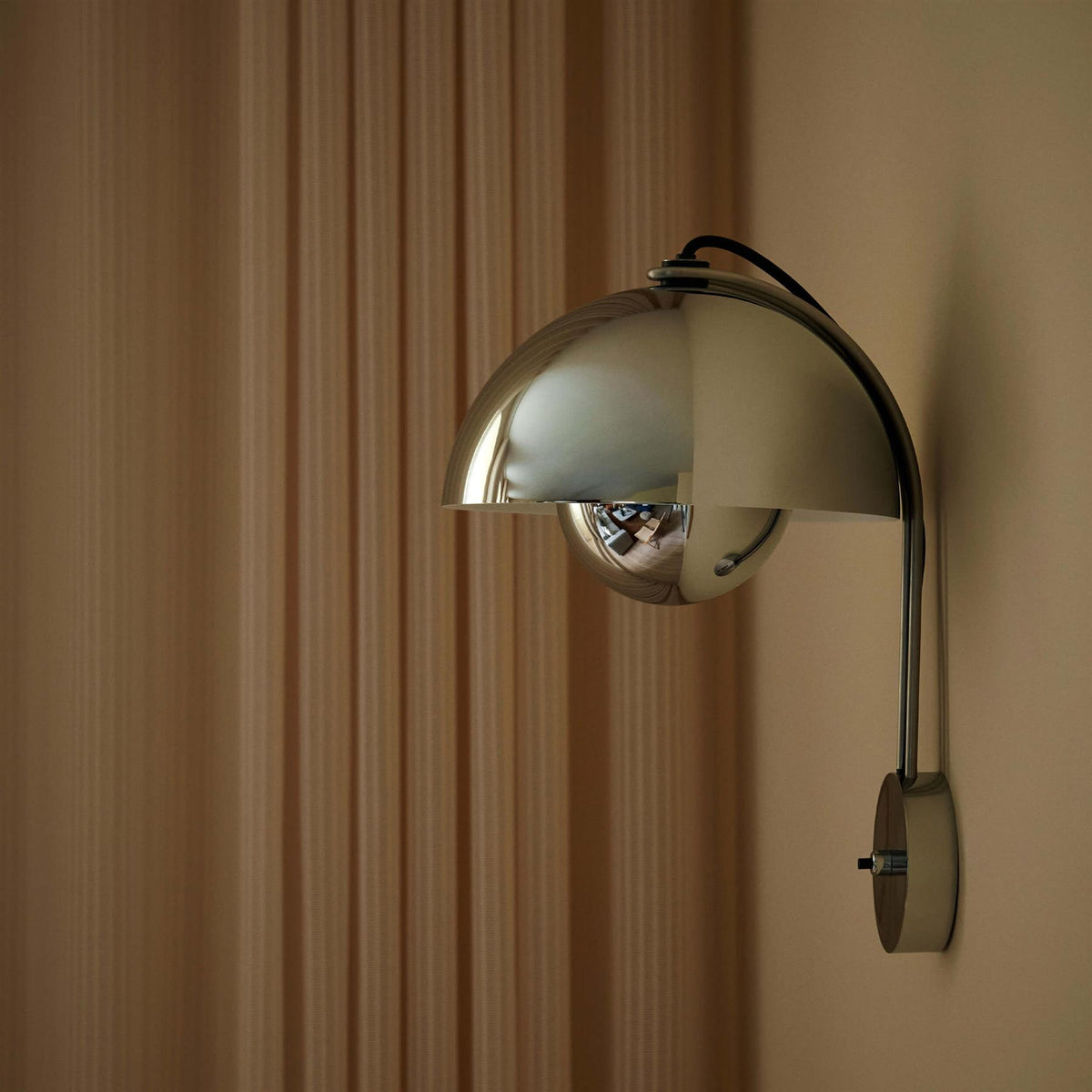 &Tradition VP8 Flowerpot Wall Lamp